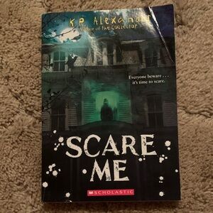 Scholastic Scare Me Book - Black, Green, White